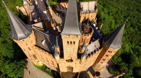 Schlosstürme auf der Burg Hohenzollern (Quelle: Archäologie.com)