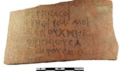 Griechischer Schultext mit einer Alltagskonversation (Quelle: Athribis-Projekt T&uuml;bingen)